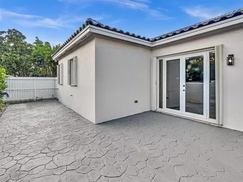 Exterior - 17951 NW 87th Ct, Hialeah, FL 33018 photo 10 of 13