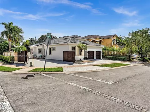 Exterior - 17951 NW 87th Ct, Hialeah, FL 33018 photo 4 of 13