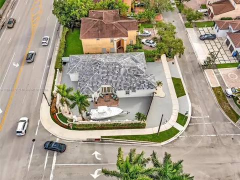 View/Area - 17951 NW 87th Ct, Hialeah, FL 33018 photo 4 of 12