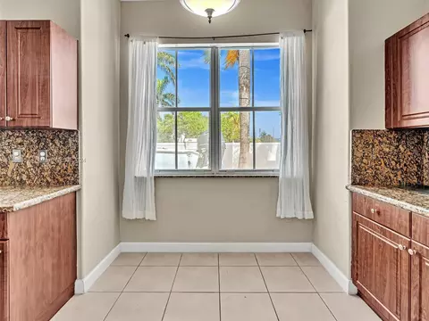 Kitchen - 17951 NW 87th Ct, Hialeah, FL 33018 photo 6 of 9