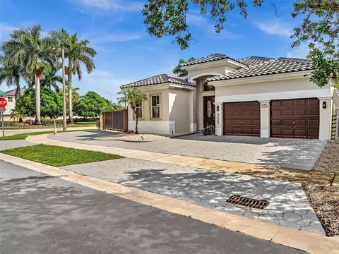 Exterior - 17951 NW 87th Ct, Hialeah, FL 33018 photo 2 of 13