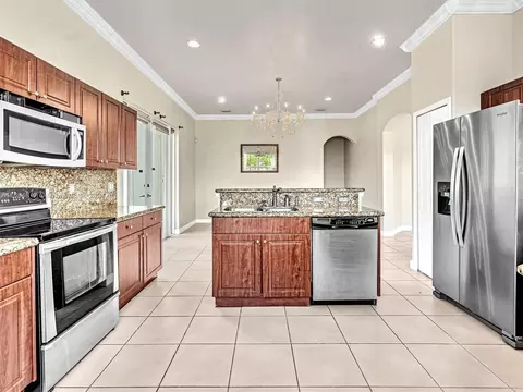 Kitchen - 17951 NW 87th Ct, Hialeah, FL 33018 photo 3 of 9