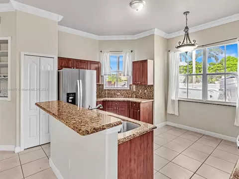 Kitchen - 17951 NW 87th Ct, Hialeah, FL 33018 photo 8 of 9
