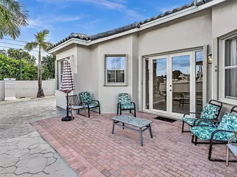 Exterior - 17951 NW 87th Ct, Hialeah, FL 33018 photo 13 of 13