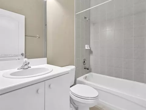 Bath - 17951 NW 87th Ct, Hialeah, FL 33018 photo 7 of 7