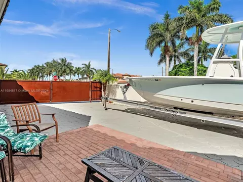 Exterior - 17951 NW 87th Ct, Hialeah, FL 33018 photo 8 of 13