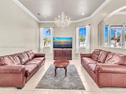 Living - 17951 NW 87th Ct, Hialeah, FL 33018 photo 2 of 4