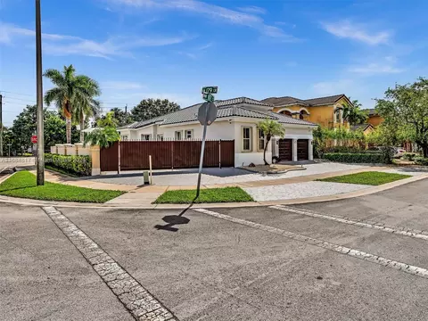 Exterior - 17951 NW 87th Ct, Hialeah, FL 33018 photo 3 of 13