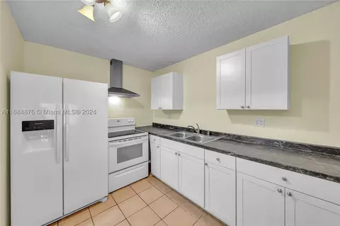 6190 W 19th Ave #107, Hialeah, FL 33012