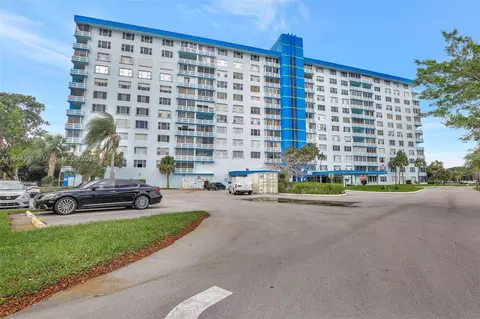 4001 Hillcrest Dr #110, Hollywood, FL 33021
