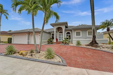 372 Mallard Dr, Weston, FL 33327