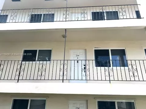 2210 Taylor St #204, Hollywood, FL 33020