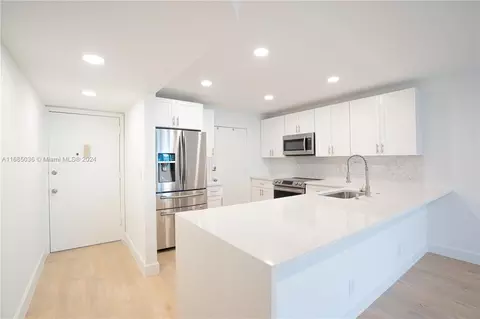 4880 NW 22nd St #114, Lauderhill, FL 33313