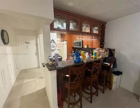 6055 W 19th Ave #318, Hialeah, FL 33012