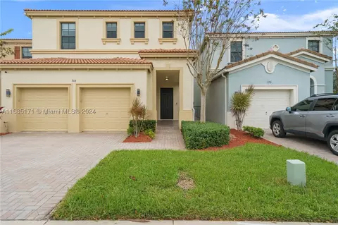 864 NE 193rd Ter, Miami, FL 33179
