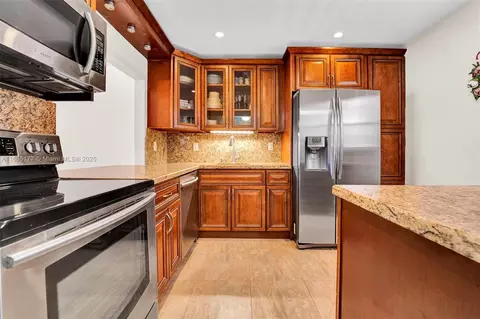 410 SE 2nd St #220, Hallandale Beach, FL 33009