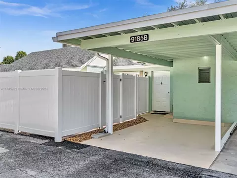 9185 SW 5th St #B, Boca Raton, FL 33428