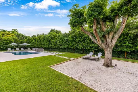 Exterior - 7185 E Lago Dr, Coral Gables, FL 33143 photo 2 of 3
