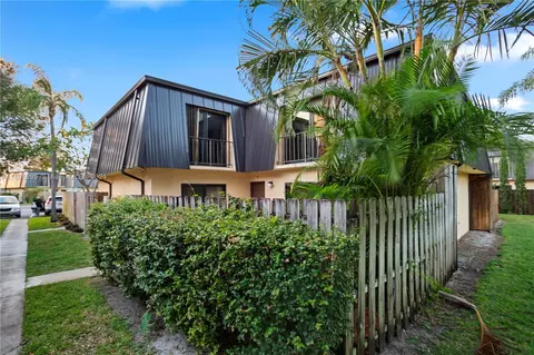 2407 Waterside Dr #19D, Lake Worth, FL 33461