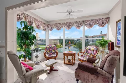 4706 NW 36th St #512, Lauderdale Lakes, FL 33319