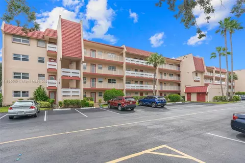 1050 Country Club Dr #403, Margate, FL 33063