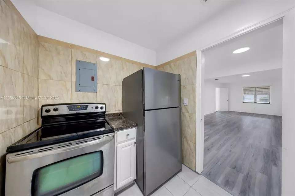 Kitchen - 51 NW 118th St, Miami, FL 33168 photo 3 of 3