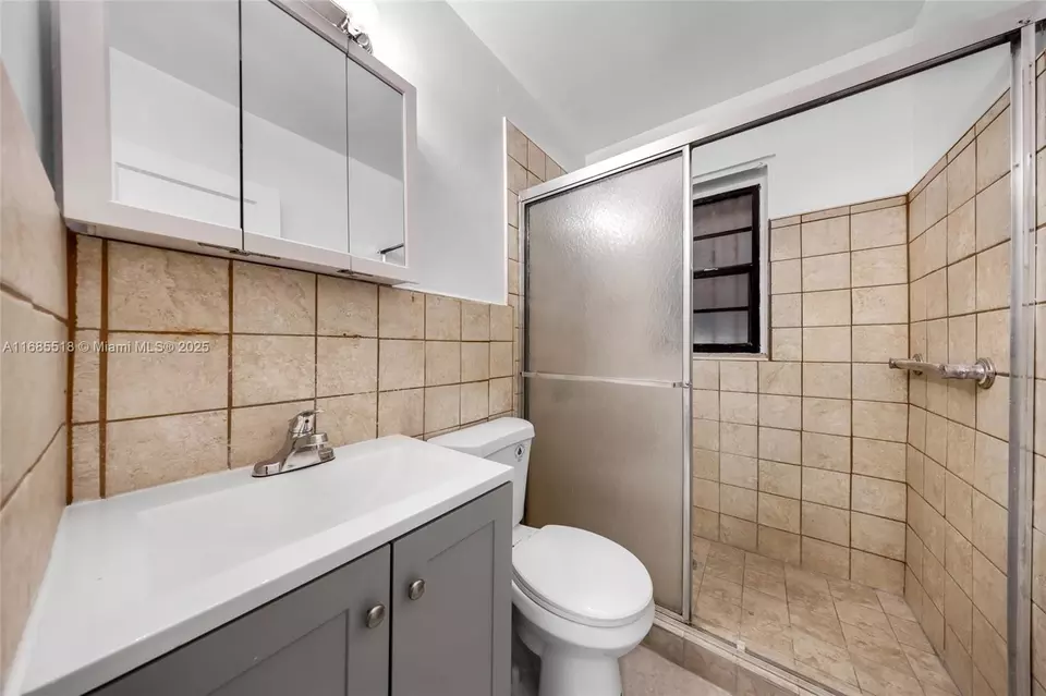 Bath - 51 NW 118th St, Miami, FL 33168 photo 1 of 1