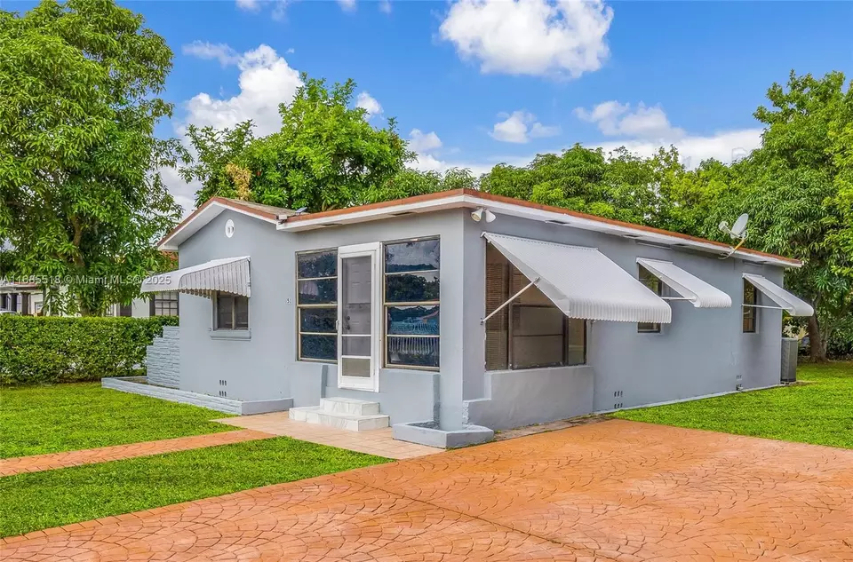 Exterior - 51 NW 118th St, Miami, FL 33168 photo 1 of 10