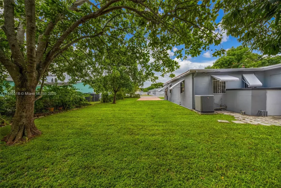 Exterior - 51 NW 118th St, Miami, FL 33168 photo 10 of 10