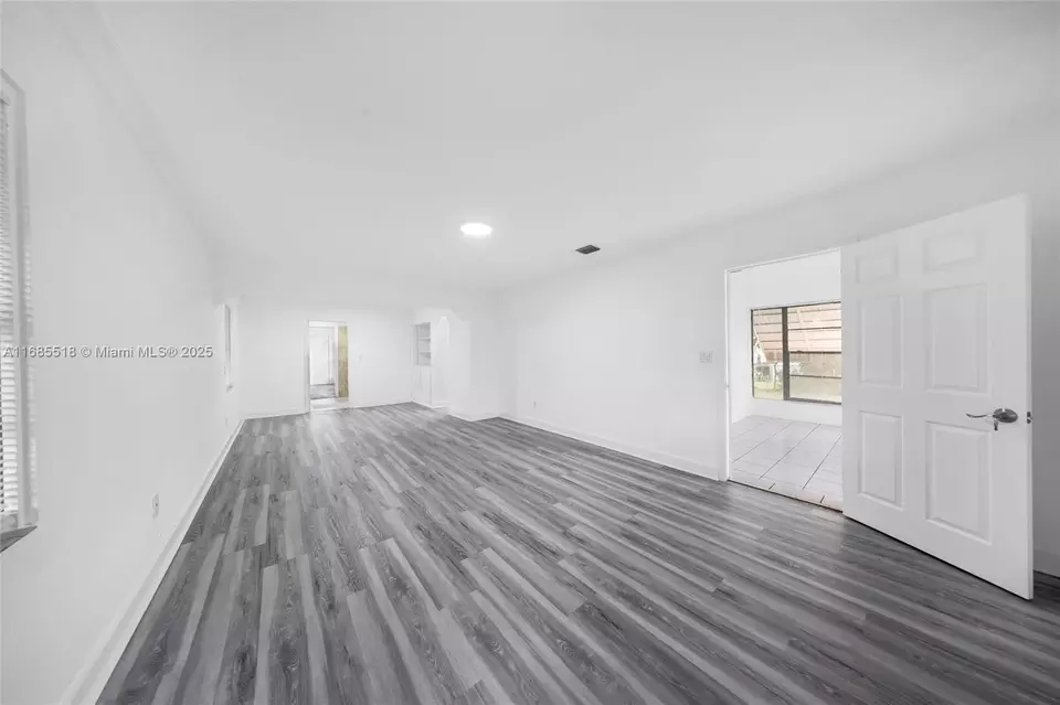 Living - 51 NW 118th St, Miami, FL 33168 photo 2 of 5