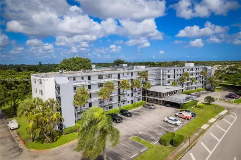 9235 SW 8th St #402, Boca Raton, FL 33428