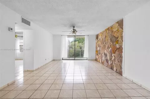 8405 NW 8th St #310, Miami, FL 33126