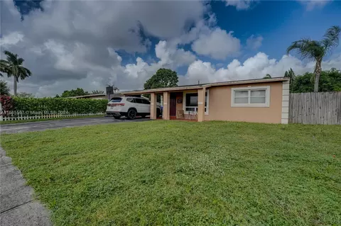 6751 Harding St, Hollywood, FL 33024