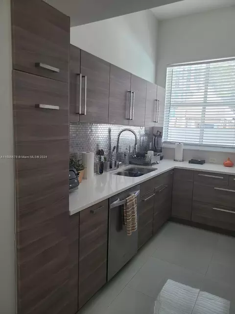 1250 S Miami Ave #814, Miami, FL 33130