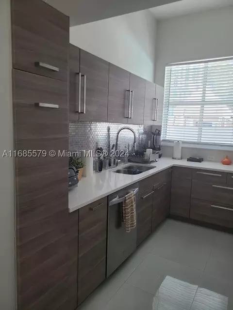 1250 S Miami Ave #814, Miami, FL 33130