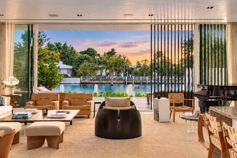 1041 W 48th St, Miami Beach, FL 33140