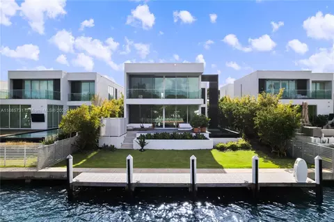 1041 W 48th St, Miami Beach, FL 33140