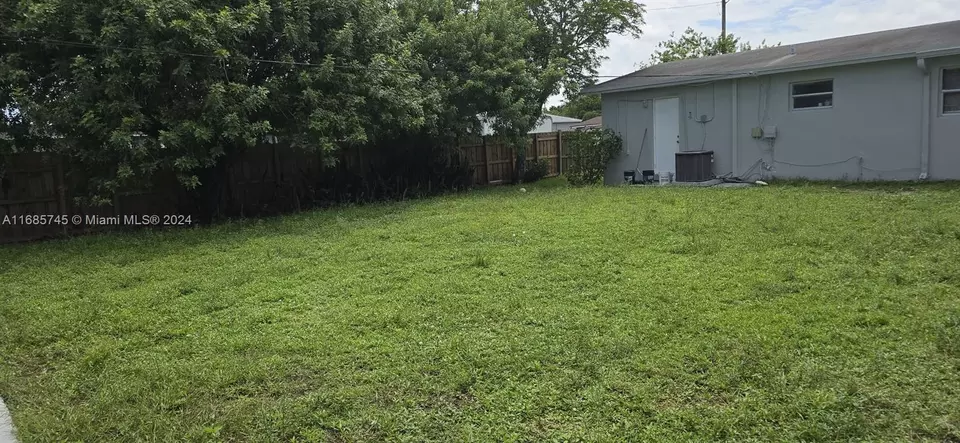 Exterior - 2632 NW 18th Ter, Oakland Park, FL 33311 photo 4 of 12