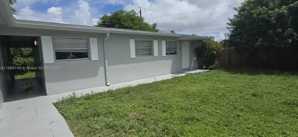 Exterior - 2632 NW 18th Ter, Oakland Park, FL 33311 photo 5 of 12