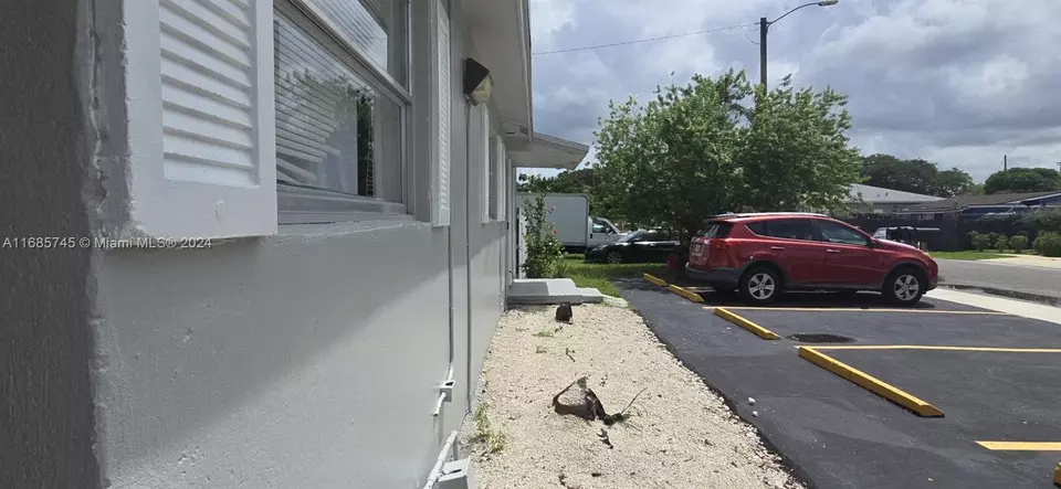 Exterior - 2632 NW 18th Ter, Oakland Park, FL 33311 photo 11 of 12