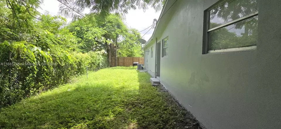 Exterior - 2632 NW 18th Ter, Oakland Park, FL 33311 photo 7 of 12