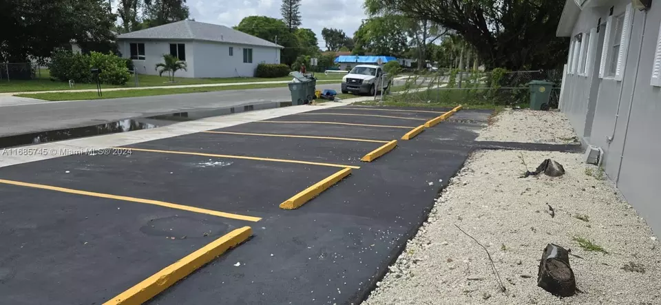 Exterior - 2632 NW 18th Ter, Oakland Park, FL 33311 photo 1 of 12