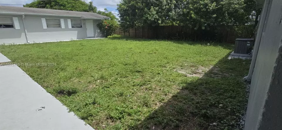 Exterior - 2632 NW 18th Ter, Oakland Park, FL 33311 photo 10 of 12