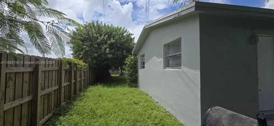 Exterior - 2632 NW 18th Ter, Oakland Park, FL 33311 photo 2 of 12