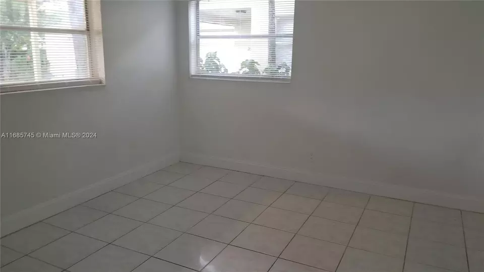 Bedroom - 2632 NW 18th Ter, Oakland Park, FL 33311 photo 5 of 5