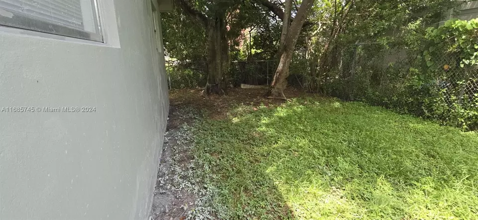 Exterior - 2632 NW 18th Ter, Oakland Park, FL 33311 photo 9 of 12