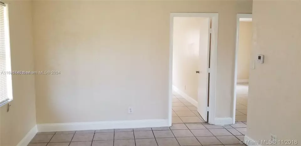 Living - 2632 NW 18th Ter, Oakland Park, FL 33311 photo 7 of 10