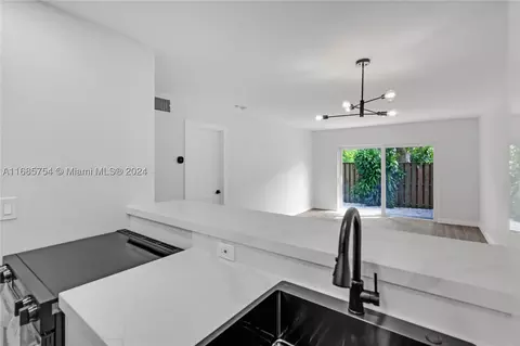 9641 SW 77th Ave #101D, Miami, FL 33156