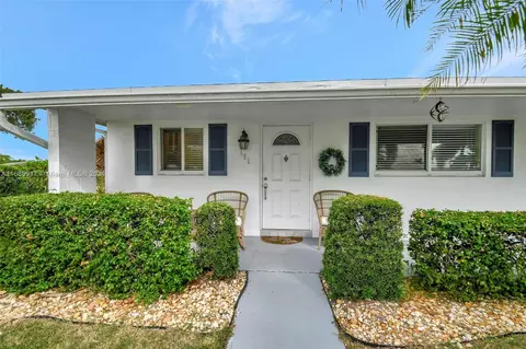 2017 SW Golf Ln #101, Boynton Beach, FL 33426