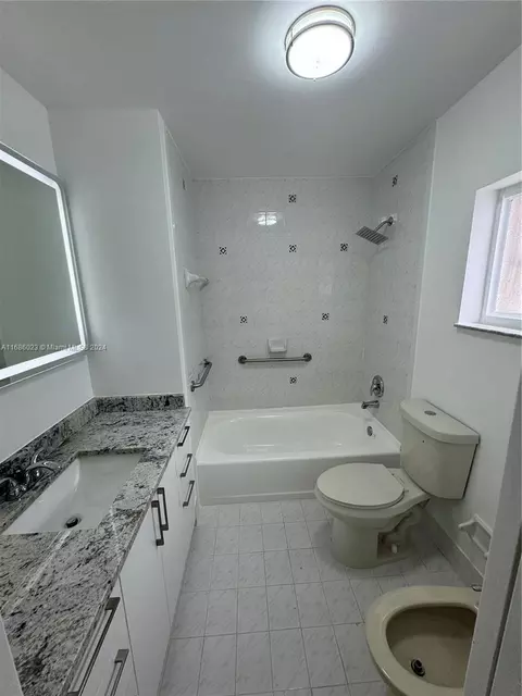 Bath - 3127 W 69th Pl, Hialeah, FL 33018 photo 2 of 2